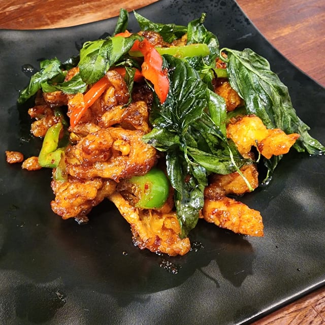 Crispy Garlic Chicken Entrée.